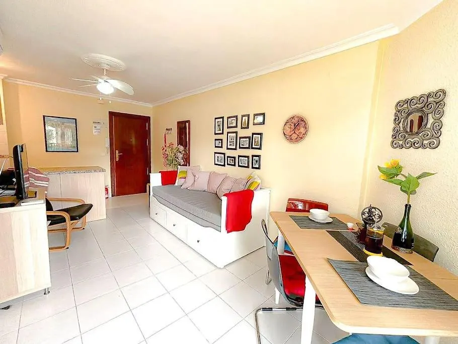 Beautiful Apartment In Acapulco Playa, Nerja